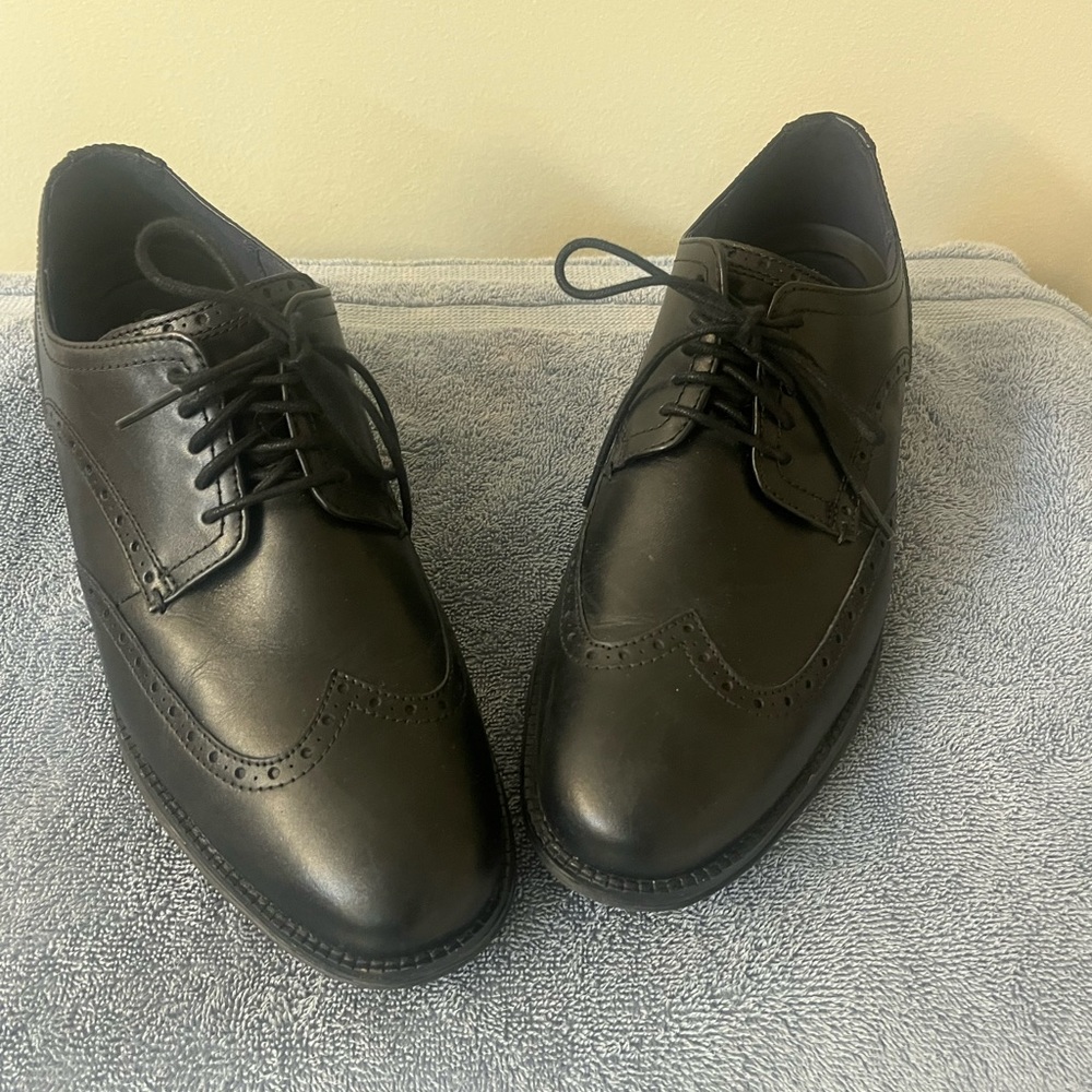 Black Cole Haan dress shoes wide width
